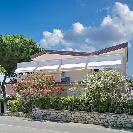 Sea Holidays Apartment Marina di Pietrasanta Dış mekan fotoğraf