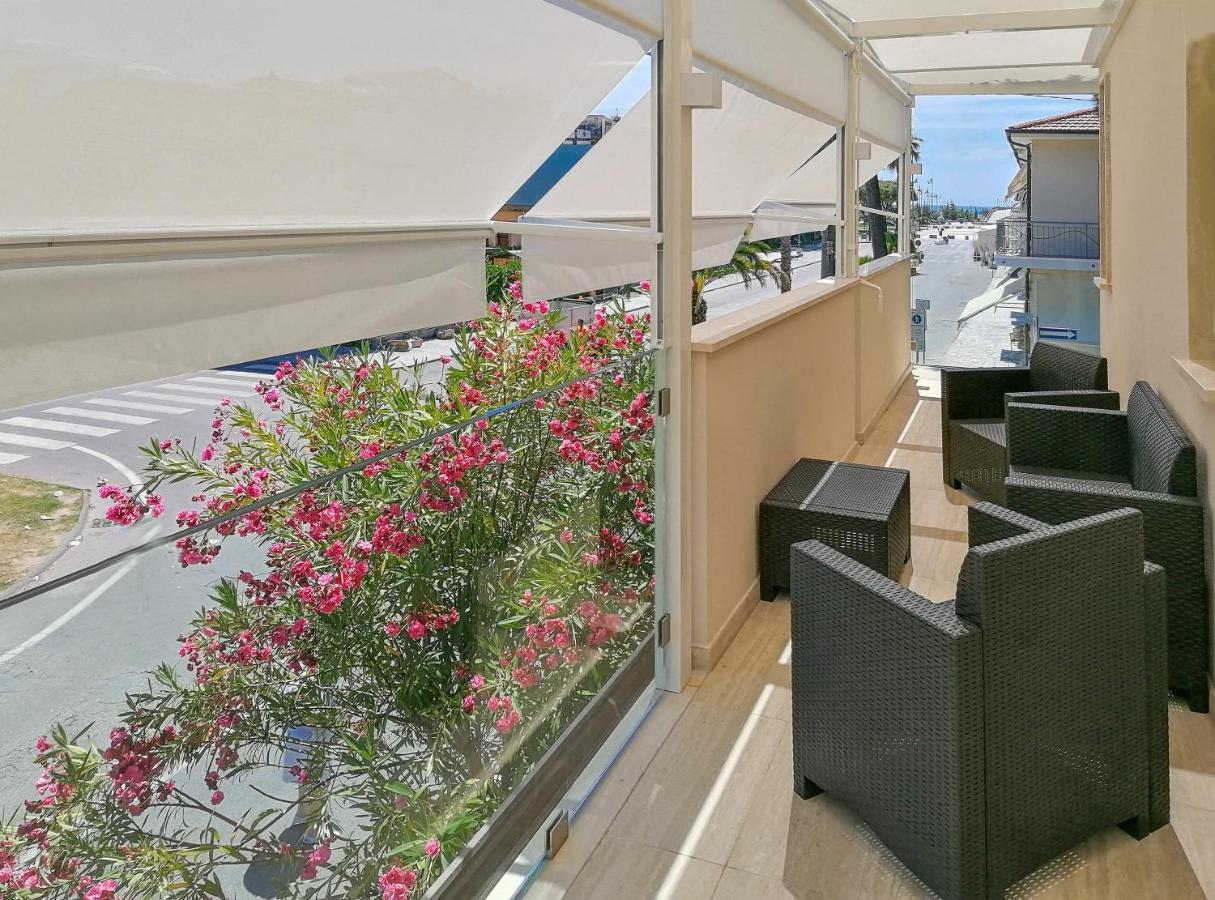 Sea Holidays Apartment Marina di Pietrasanta Dış mekan fotoğraf